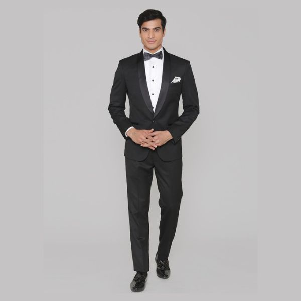 Black Solid Slim Fit Tuxedo Suit